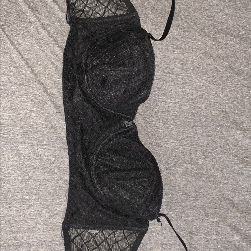 Blackhead black bra
